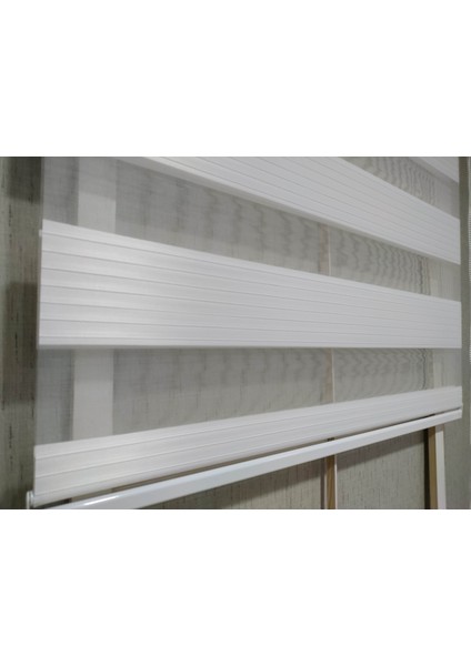 Düz Geniş Piliseli Beyaz Zebra Perde & Stor Perde modelleri