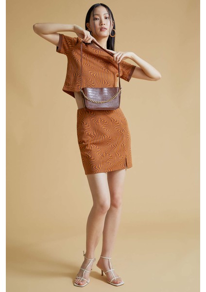 A Kesim Normal Bel Desenli Yırtmaç Detaylı Mini Etek X5740AZ21WN