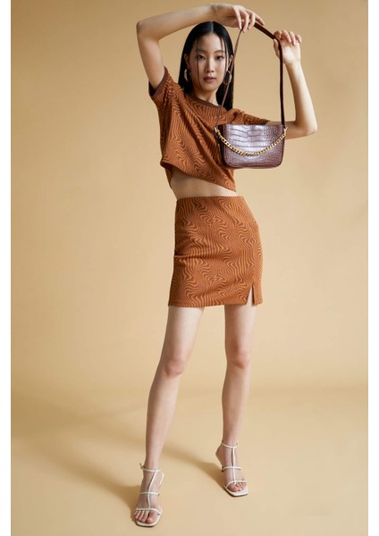 A Kesim Normal Bel Desenli Yırtmaç Detaylı Mini Etek X5740AZ21WN fiyatları