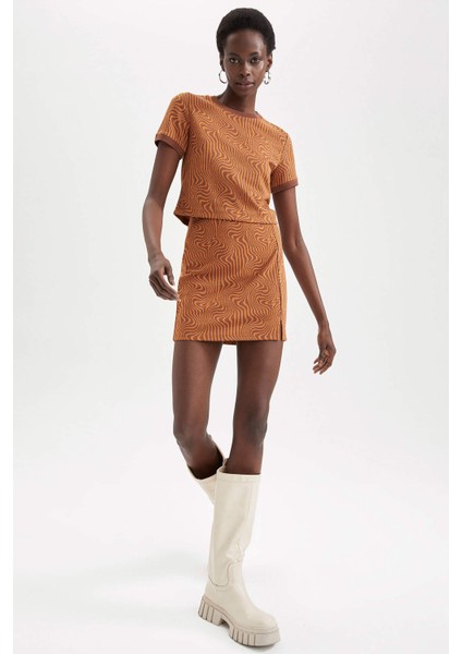 A Kesim Normal Bel Desenli Yırtmaç Detaylı Mini Etek X5740AZ21WN modelleri