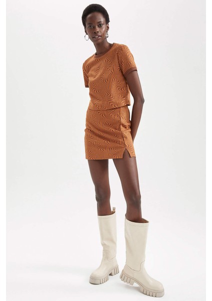 A Kesim Normal Bel Desenli Yırtmaç Detaylı Mini Etek X5740AZ21WN indirimleri