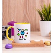 Hediye Dükkanı Kişiye Özel  Sosyolog Ahşap Altlıklı Mumlu Sarı Kupa Bardak