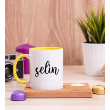 Hediye Dükkanı Kişiye Özel  Kişiye Özel Isim Yazılı Ahşap Altlıklı Mumlu Sarı Kupa Bardak