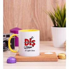 Hediye Dükkanı Kişiye Özel  Diş Hekimi Ahşap Altlıklı Mumlu Sarı Kupa Bardak