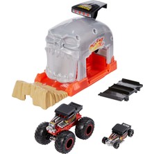 Hot Wheels® Monster Trucks Fırlatıcı Oyun Seti Serisi Monster Truck Aracı ve 1:64 ölçekli Hot Wheels® araba içerir 4 yaş ve üzeri GKY02