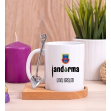 Hediye Dükkanı Kişiye Özel  Jandarma Ahşap Altlıklı Kaşıklı Beyaz Kupa Bardak