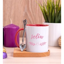 Hediye Dükkanı Kişiye Özel  Kadına Hediye Isim Yazılı Ahşap Altlıklı Kaşıklı Kırmızı Kupa Bardak