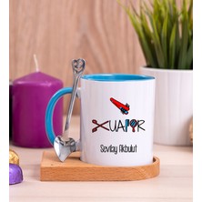 Hediye Dükkanı Kişiye Özel  Bayan Kuaförü Ahşap Altlıklı Kaşıklı Mavi Kupa Bardak