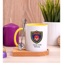 Hediye Dükkanı Kişiye Özel  Deniz Kuvvetleri Ahşap Altlıklı Kaşıklı Sarı Kupa Bardak