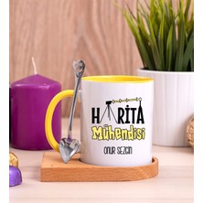 Hediye Dükkanı Kişiye Özel  Harita Mühendisi Ahşap Altlıklı Kaşıklı Sarı Kupa Bardak