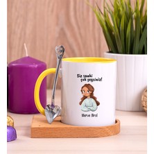 Hediye Dükkanı Kişiye Özel  Siz Sanki Çok Şeysiniz Ahşap Altlıklı Kaşıklı Sarı Kupa Bardak