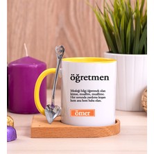 Hediye Dükkanı Kişiye Özel  Öğretmen Kelime Anlamı Ahşap Altlıklı Kaşıklı Sarı Kupa Bardak