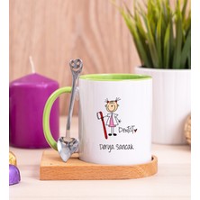 Hediye Dükkanı Kişiye Özel  Bayan Diş Hekimi Karikatürü Ahşap Altlıklı Kaşıklı Yeşil Kupa Bardak