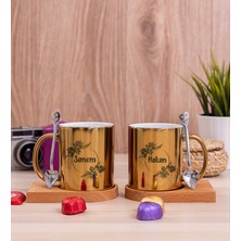 Hediye Dükkanı Kişiye Özel Isme Özel Çiçek Desenli Ikili Ahşap Altlıklı Gold Kupa Bardak