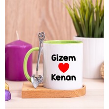 Hediye Dükkanı Kişiye Özel  Sevgililere Özel Isim Yazılı Ahşap Altlıklı Kaşıklı Yeşil Kupa Bardak