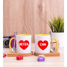 Hediye Dükkanı Kişiye Özel Isim Yazılı Kırmızı Kalpli Ikili Ahşap Altlıklı Sarı Kupa Bardak