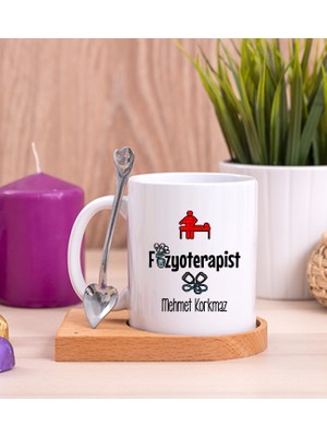 Hediye Dükkanı Kişiye Özel  Fizyoterapist Ahşap Altlıklı Kaşıklı Beyaz Kupa Bardak