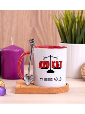 Hediye Dükkanı Kişiye Özel  Avukat Ahşap Altlıklı Kaşıklı Kırmızı Kupa Bardak