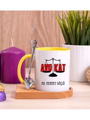 Hediye Dükkanı Kişiye Özel  Avukat Ahşap Altlıklı Kaşıklı Sarı Kupa Bardak