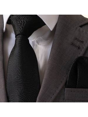 Exve Exclusive Siyah Elengant Kendinden Desenli Kravat ve Karton Tutacaklı Mendil Seti Kravat Mendil Seti