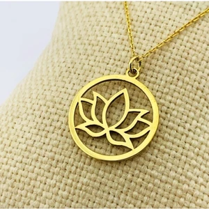 Market Of Universe Kadın 925 Ayar Gümüş Altın Kaplama Lotus Çiçeği Kolye