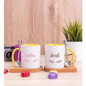 Hediye Dükkanı Kişiye Özel Sevgiliye Hediye Isimli Ikili Ahşap Altlıklı Sarı Kupa Bardak