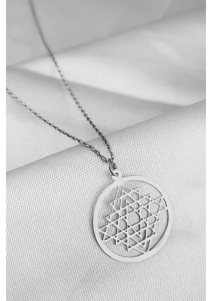 Kadın 925 Ayar Gümüş Sri Yantra Kolye