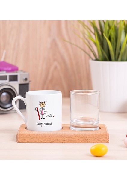 Kişiye Özel Bayan Diş Hekimi Karikatürü Ahşap Sunumlu Türk Kahvesi Fincanı