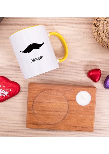 Kişiye Özel Bıyık Tasarım Ahşap Altlıklı Mumlu Sarı Kupa Bardak fiyatları