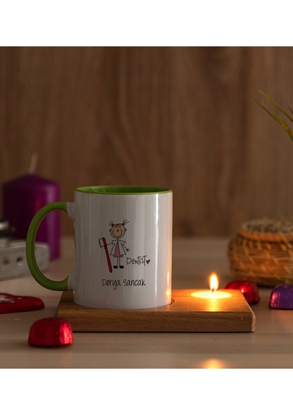 Kişiye Özel Bayan Diş Hekimi Karikatürü Ahşap Altlıklı Mumlu Yeşil Kupa Bardak modelleri