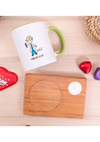 Kişiye Özel Erkek Diş Hekimi Karikatürü Ahşap Altlıklı Mumlu Yeşil Kupa Bardak fiyatları