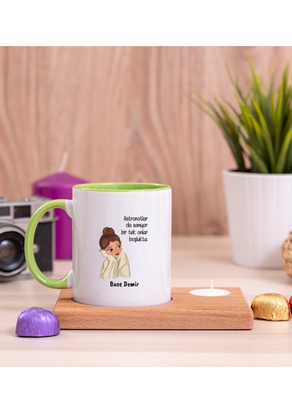 Kişiye Özel Astronotlar Sanıyor Ahşap Altlıklı Mumlu Yeşil Kupa Bardak