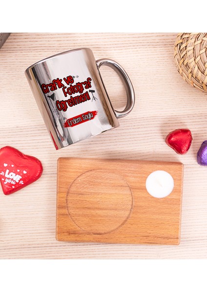 Kişiye Özel Grafik ve Fotoğraf Öğretmeni Ahşap Altlıklı Mumlu Silver Kupa Bardak fiyatları