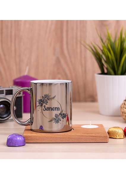 Kişiye Özel Çiçek Desenli Isme Özel Ahşap Altlıklı Mumlu Silver Kupa Bardak