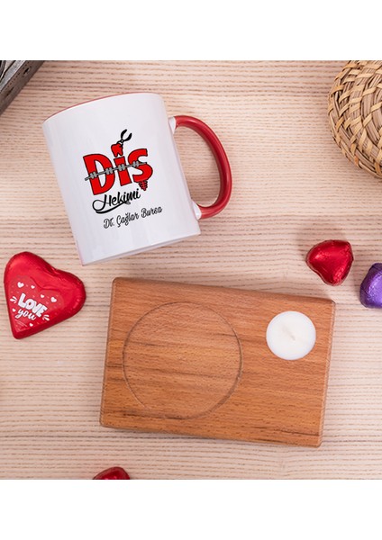 Kişiye Özel Diş Hekimi Ahşap Altlıklı Mumlu Kırmızı Kupa Bardak fiyatları