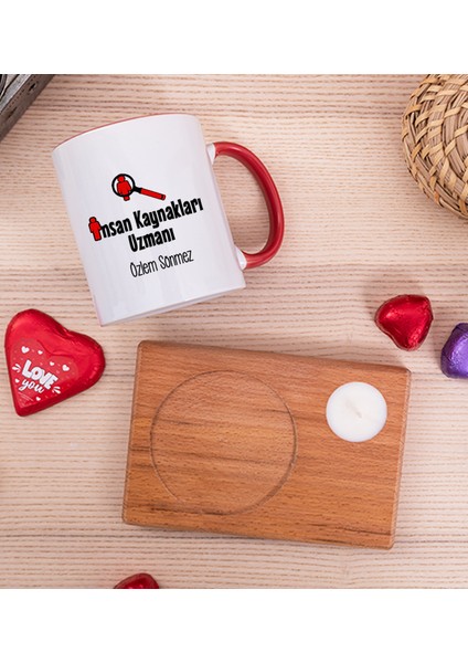 Kişiye Özel Insan Kaynakları Uzmanı Ahşap Altlıklı Mumlu Kırmızı Kupa Bardak fiyatları