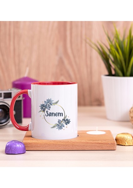 Kişiye Özel Çiçek Desenli Isme Özel Ahşap Altlıklı Mumlu Kırmızı Kupa Bardak