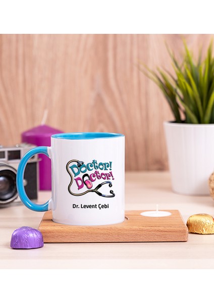 Kişiye Özel Doktor Doktor Ahşap Altlıklı Mumlu Mavi Kupa Bardak