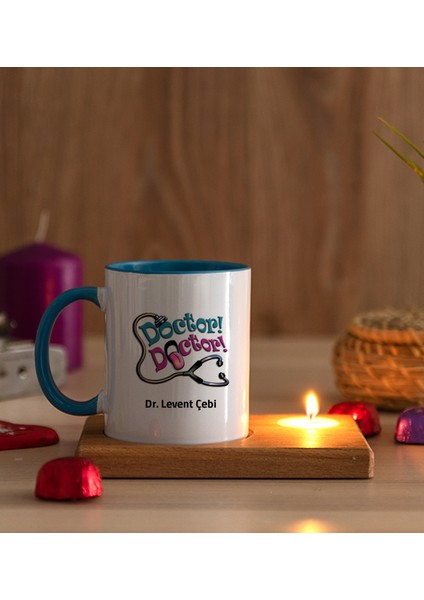 Kişiye Özel Doktor Doktor Ahşap Altlıklı Mumlu Mavi Kupa Bardak