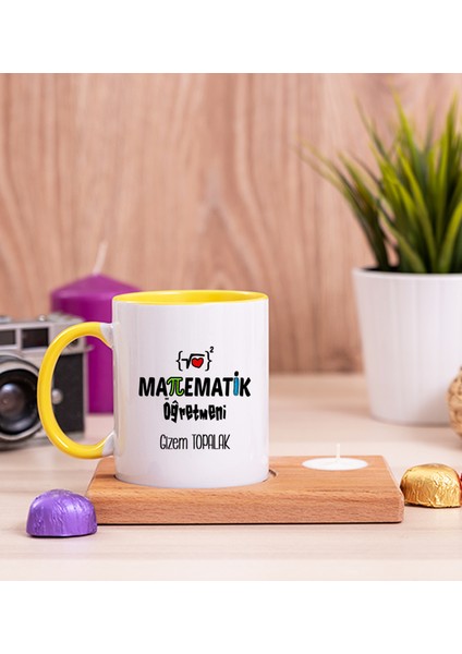Kişiye Özel Matematik Öğretmeni Ahşap Altlıklı Mumlu Sarı Kupa Bardak