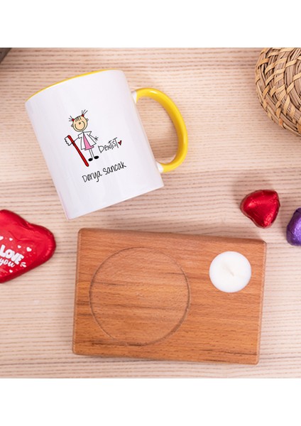 Kişiye Özel Bayan Diş Hekimi Karikatürü Ahşap Altlıklı Mumlu Sarı Kupa Bardak fiyatları