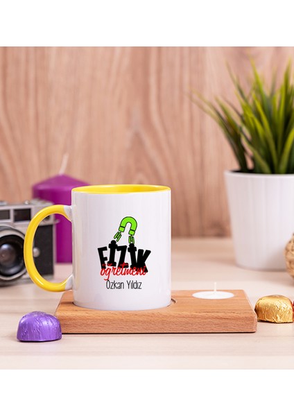 Kişiye Özel Fizik Öğretmeni Ahşap Altlıklı Mumlu Sarı Kupa Bardak