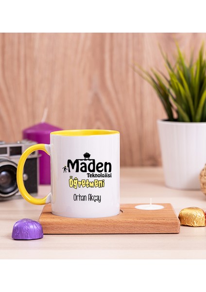 Kişiye Özel Maden Teknolojisi Öğretmeni Ahşap Altlıklı Mumlu Sarı Kupa Bardak