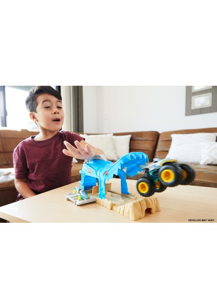 ® Monster Trucks Fırlatıcı Oyun Seti Serisi Monster Truck Aracı ve 1:64 ölçekli Hot Wheels® araba içerir 4 yaş ve üzeri GKY03