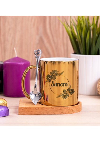 Kişiye Özel Çiçek Desenli Isme Özel Ahşap Altlıklı Kaşıklı Gold Kupa Bardak
