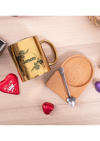 Kişiye Özel Çiçek Desenli Isme Özel Ahşap Altlıklı Kaşıklı Gold Kupa Bardak fiyatları