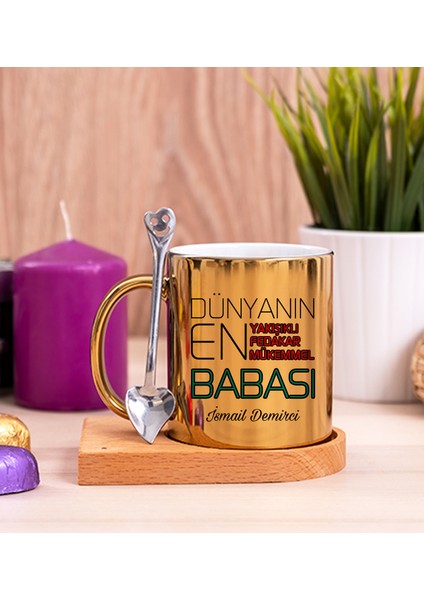 Kişiye Özel Dünyanın En Iyi Babası Ahşap Altlıklı Kaşıklı Gold Kupa Bardak