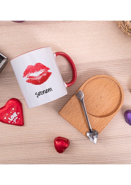 Kişiye Özel Dudak Tasarım Ahşap Altlıklı Kaşıklı Kırmızı Kupa Bardak fiyatları