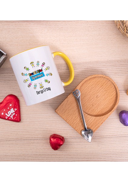 Kişiye Özel Çocuk Gelişimi Öğretmeni Ahşap Altlıklı Kaşıklı Sarı Kupa Bardak fiyatları