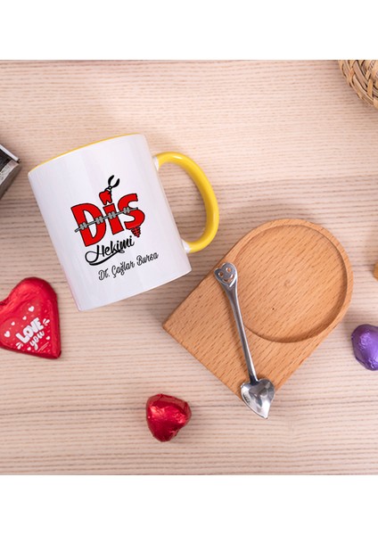 Kişiye Özel Diş Hekimi Ahşap Altlıklı Kaşıklı Sarı Kupa Bardak fiyatları